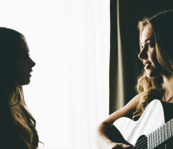 Interview with Country Sister Duo The Lockhearts on their Debut Single 'Graveyard'